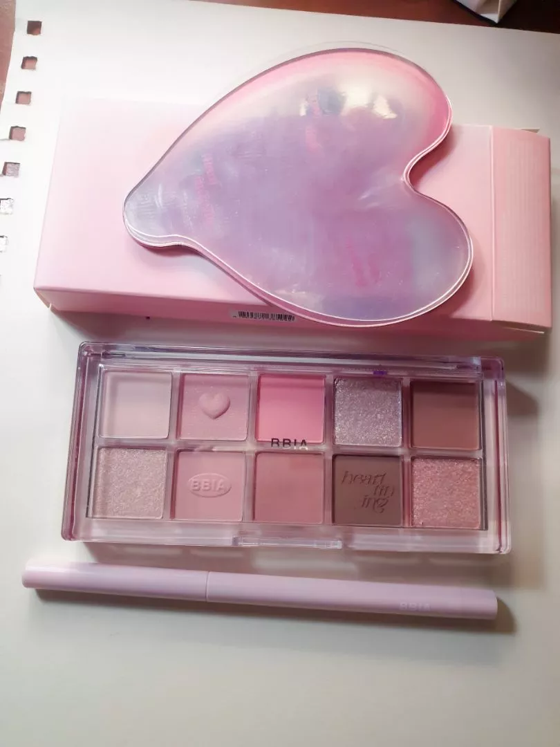 BBIA Essential Eye Palette photo review