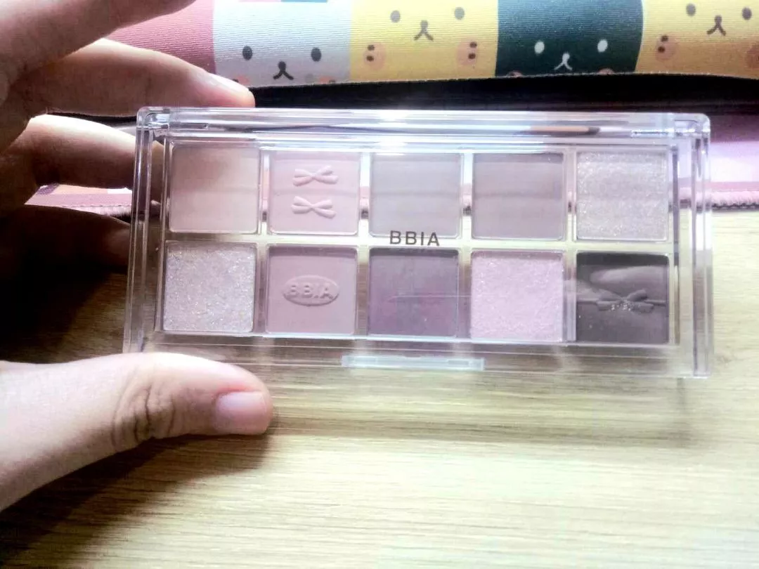Nhấp để xem toàn màn hình BBIA Essential Eye Palette photo review
